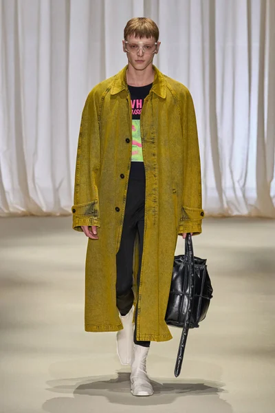 Look 32